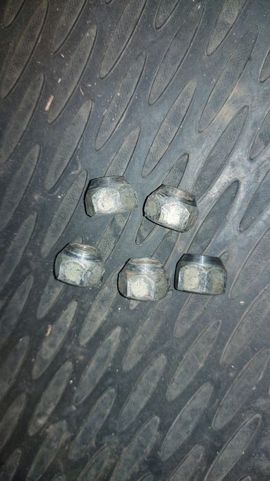 Комплект колесных гаек