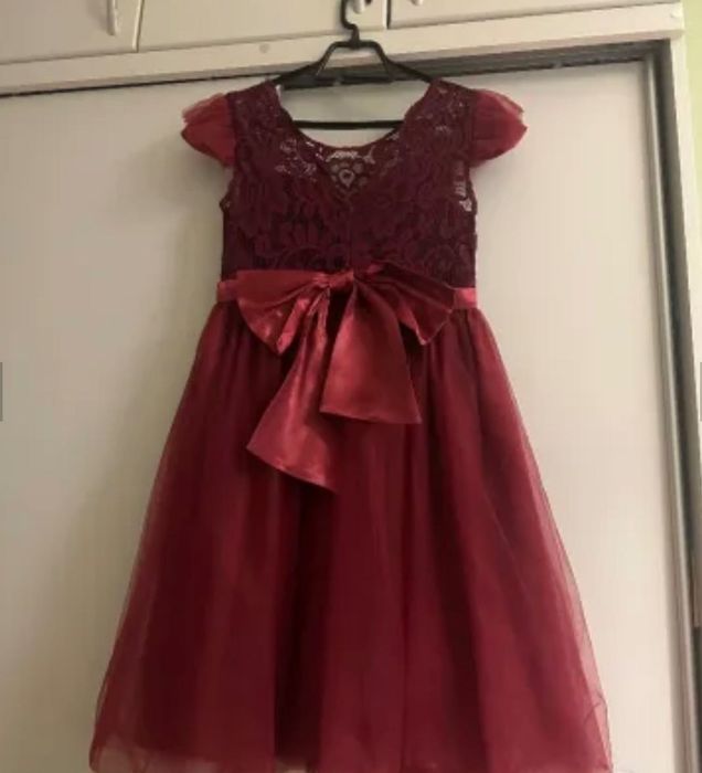 Детска червена рокля