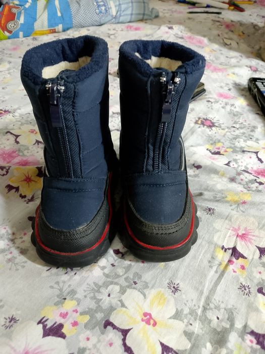 Продаю детские сапожки