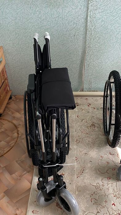 Продам инвалидную коляску
