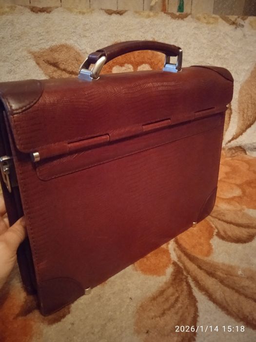 Кожаный портфель
