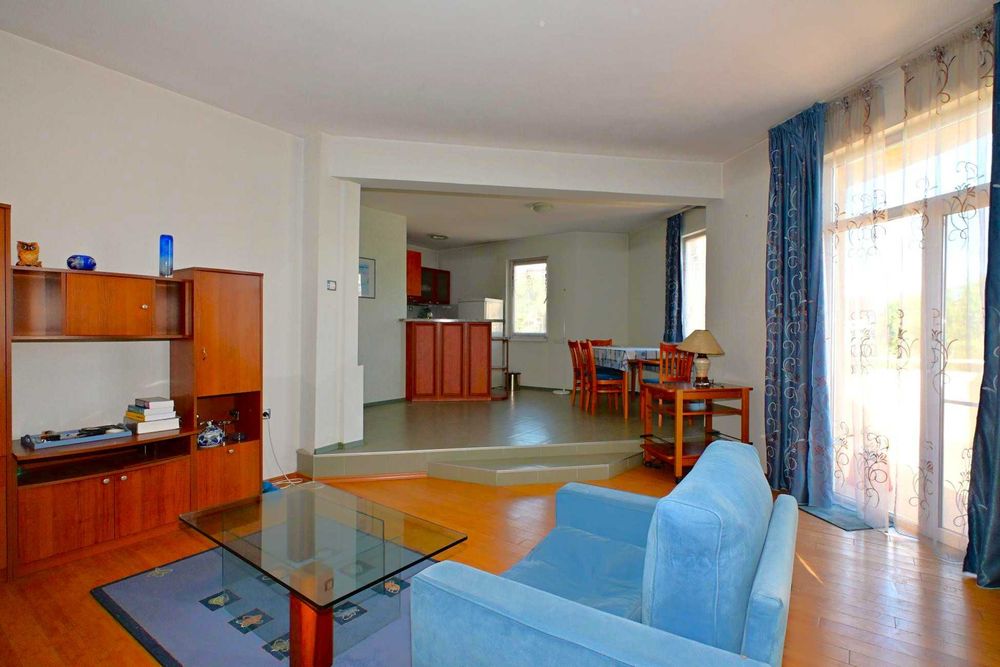 Тристаен тухлен апартамент с гараж в гр. Перник, кв. Димова махала