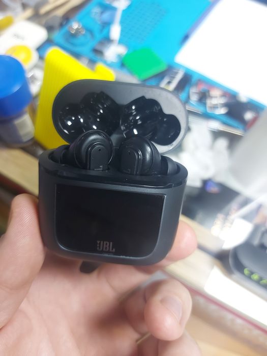 Продам наушники JBL