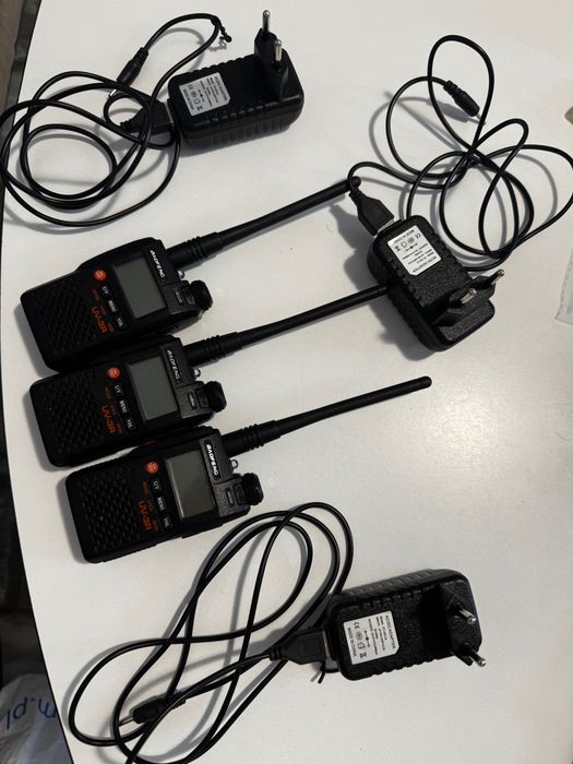 3 Statii Walkie-talkie Baofeng UV-3R, trei bucati, 350 de lei