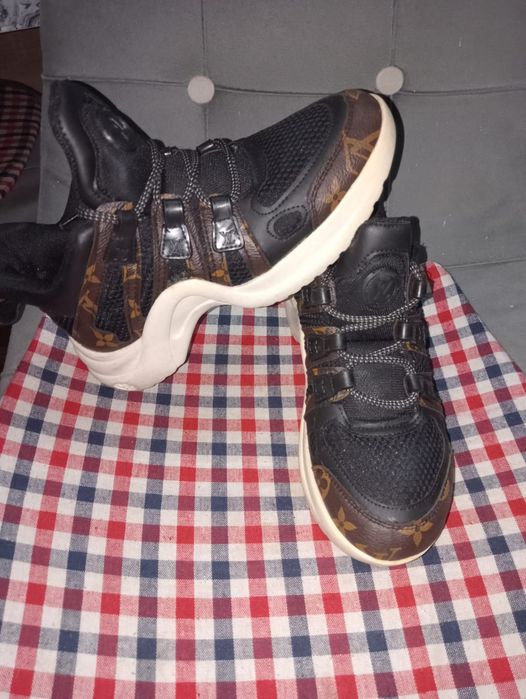 Продам женские кроссовки Luis Vuitton