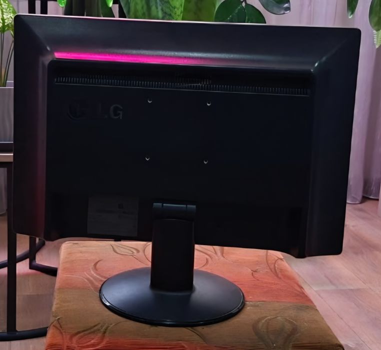 Монитор  LG 19 см