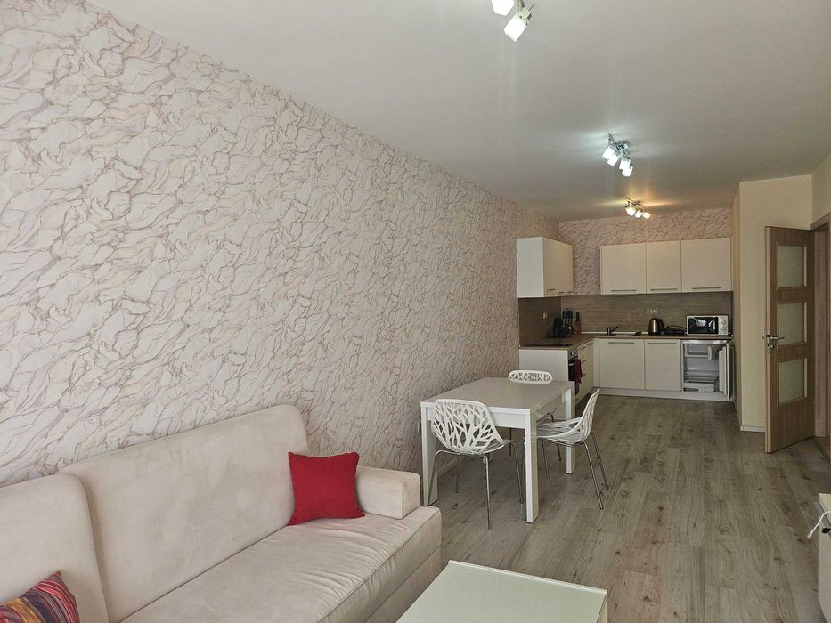 Продава се Двустаен апартамент в Варна, Аспарухово - 81 кв.м за 1544 €/кв.м - Снимка #2