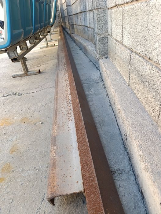 Швеллер железный