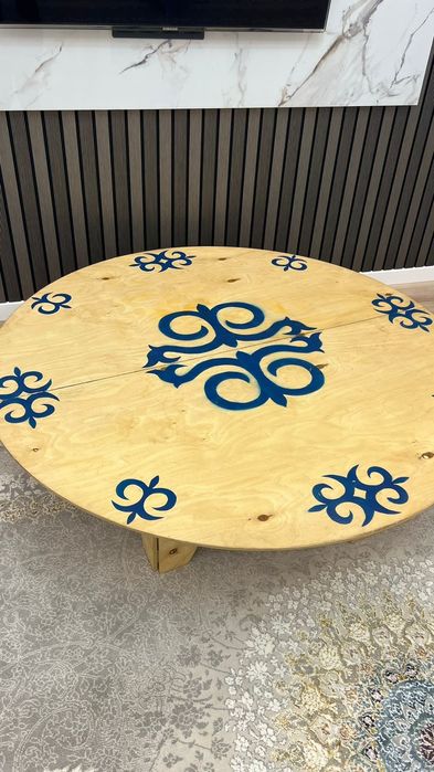 Продам стол со стульями.