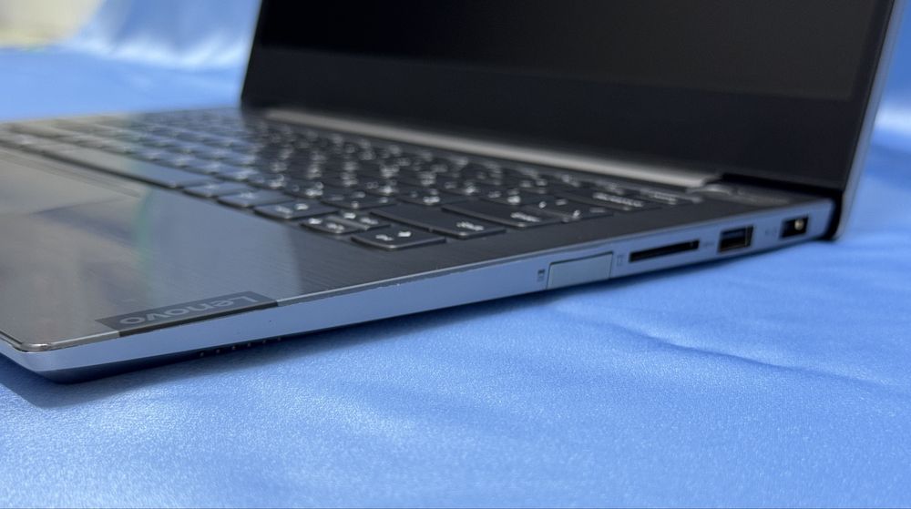 Ноутбук для работы и учебы Lenovo 2021г