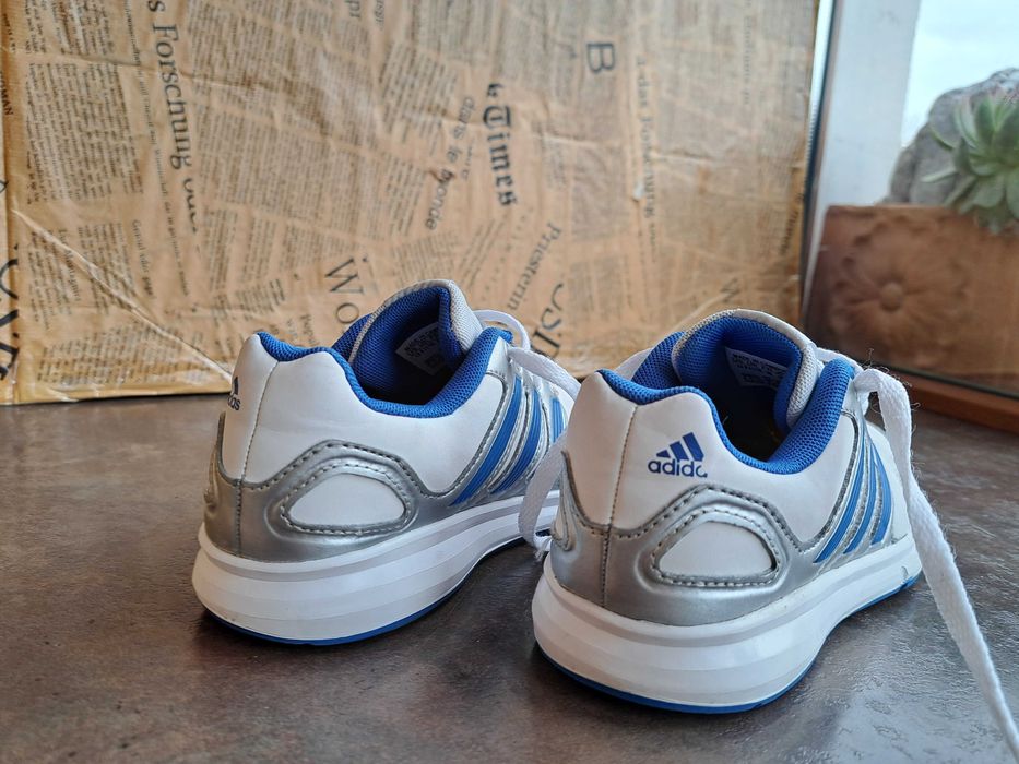 детски маратонки за момче,кецове,спортни обувки,Adidas,номер30,адидас