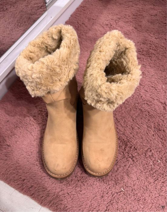 Ботуши с пух в бежов цвят