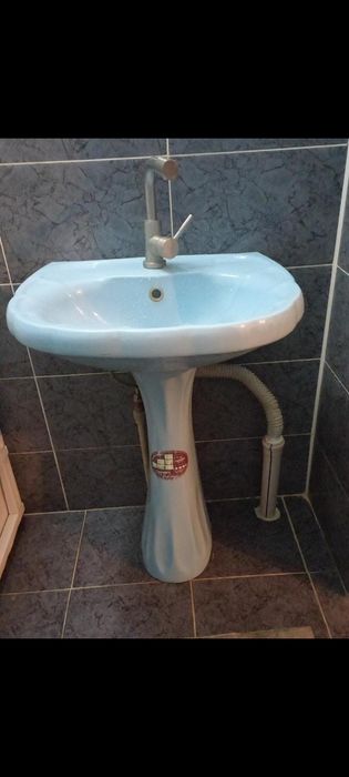 Унитаз   раковина  сатылады