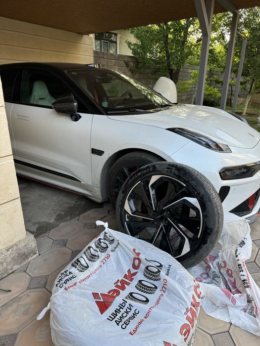 Новые шины и диски  колеса Zeekr 001