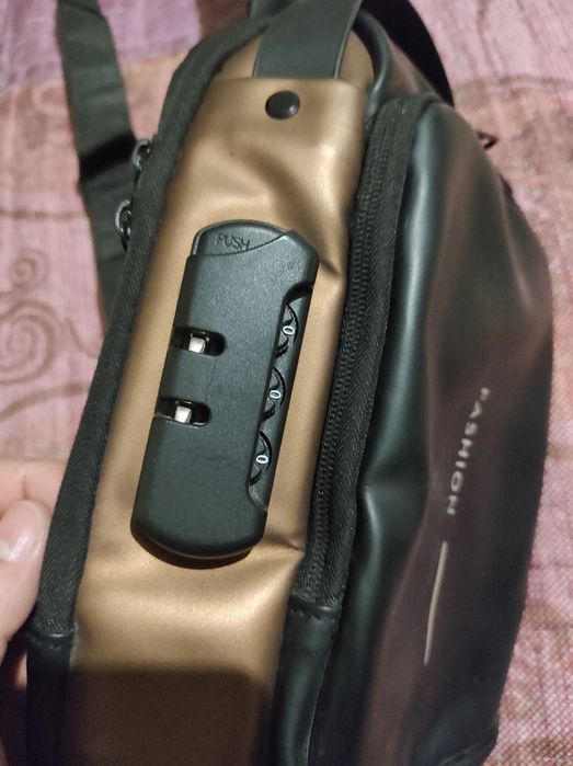 Сумка барсетка в продаже.