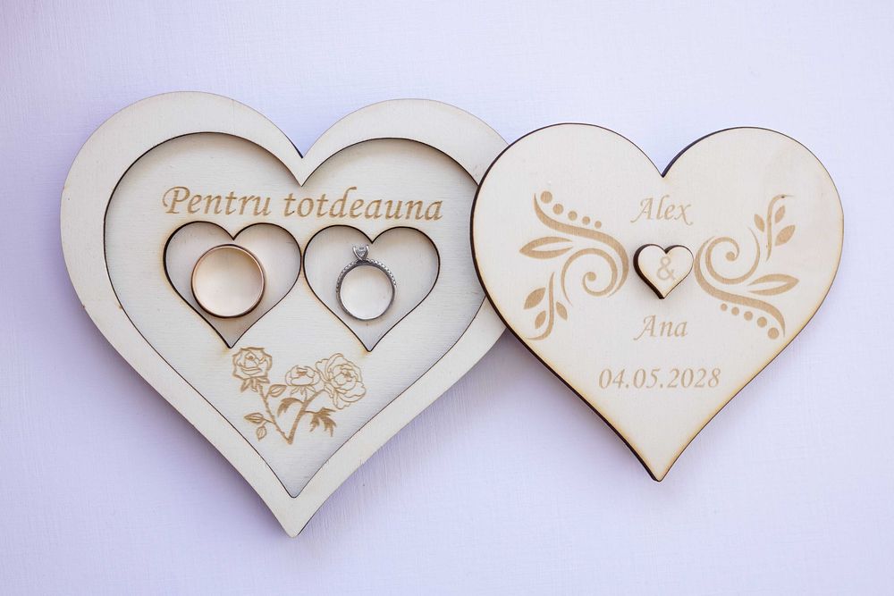 Suporturi de verighete pentru miri personalizate din lemn