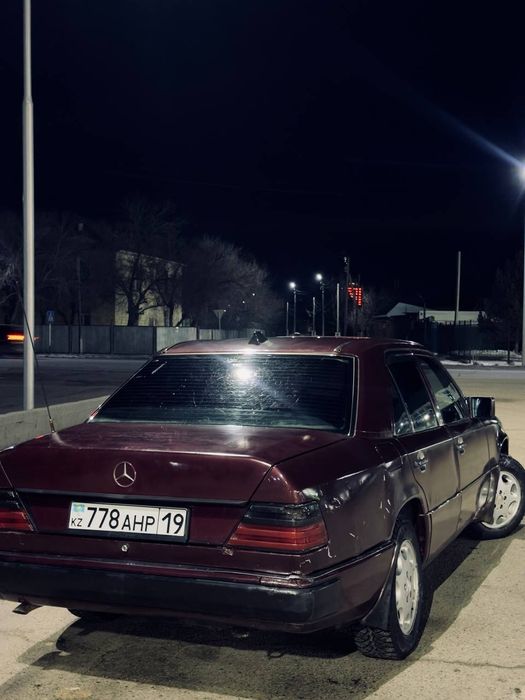 Продам машину мерс 124