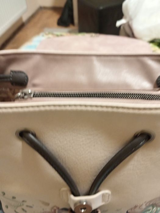 Продавам дамска раница