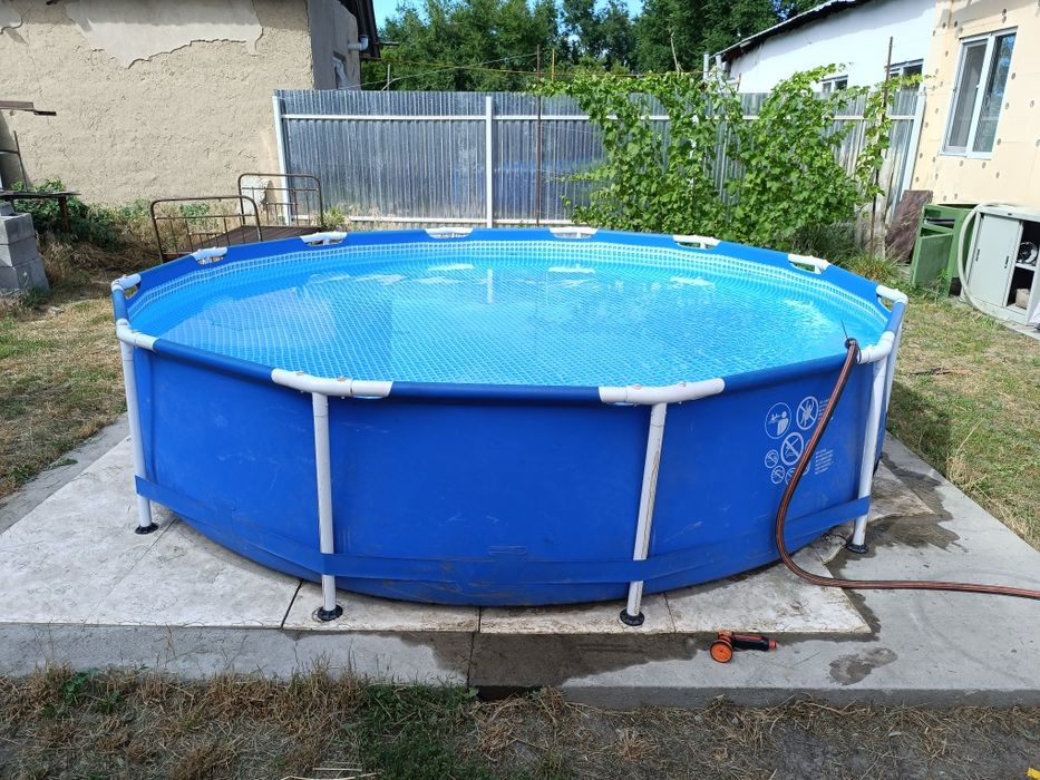 Продам бассейн каркасный