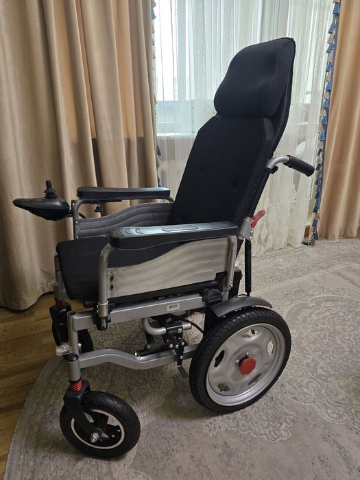 Электрическое инвалидное кресло