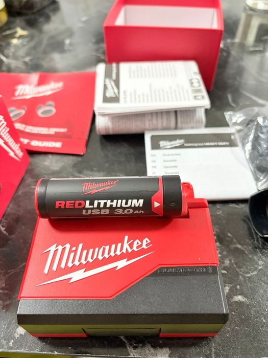 Casti Milwaukee L4RLEPB-301 cu Bluetooth, reincarcabile USB, protectie auditiva profesionala NOI