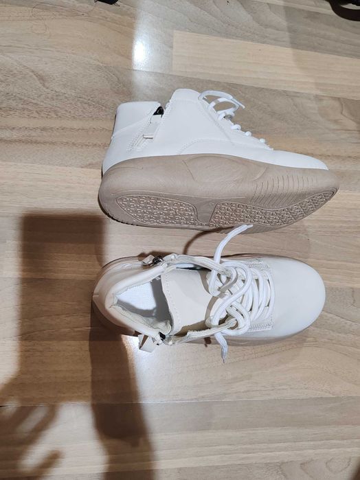 Ghete din piele noi 300 Ron, nr 39 potrivite unui 37,38