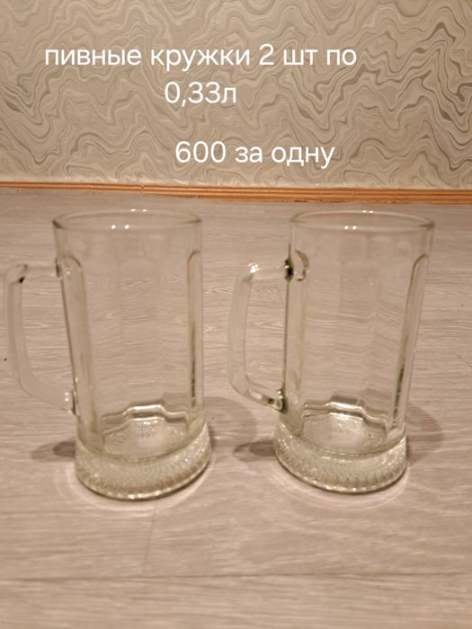 Бокалы кружки скалки доски тарелки