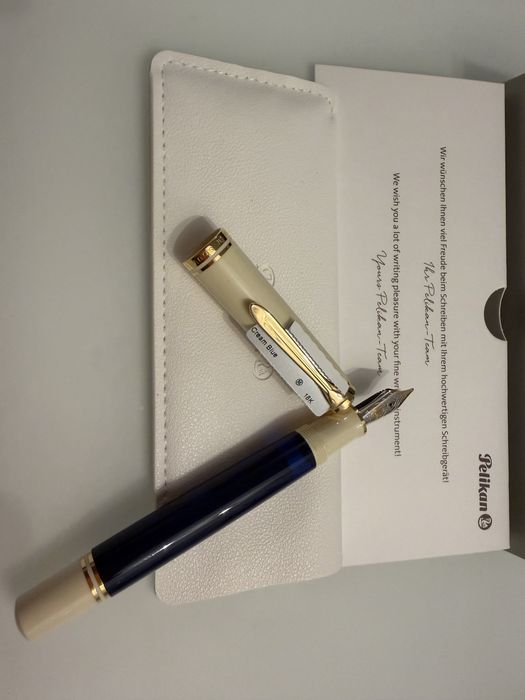 Stilou Pelican  Souveran M800 Cream Blue, penita de aur