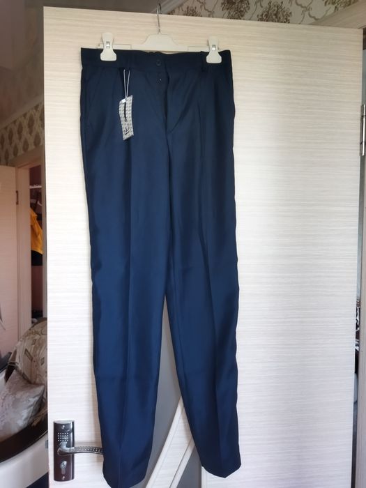 Новые школьные брюки 42 рр