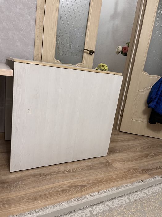 Деревянный стол район экспо