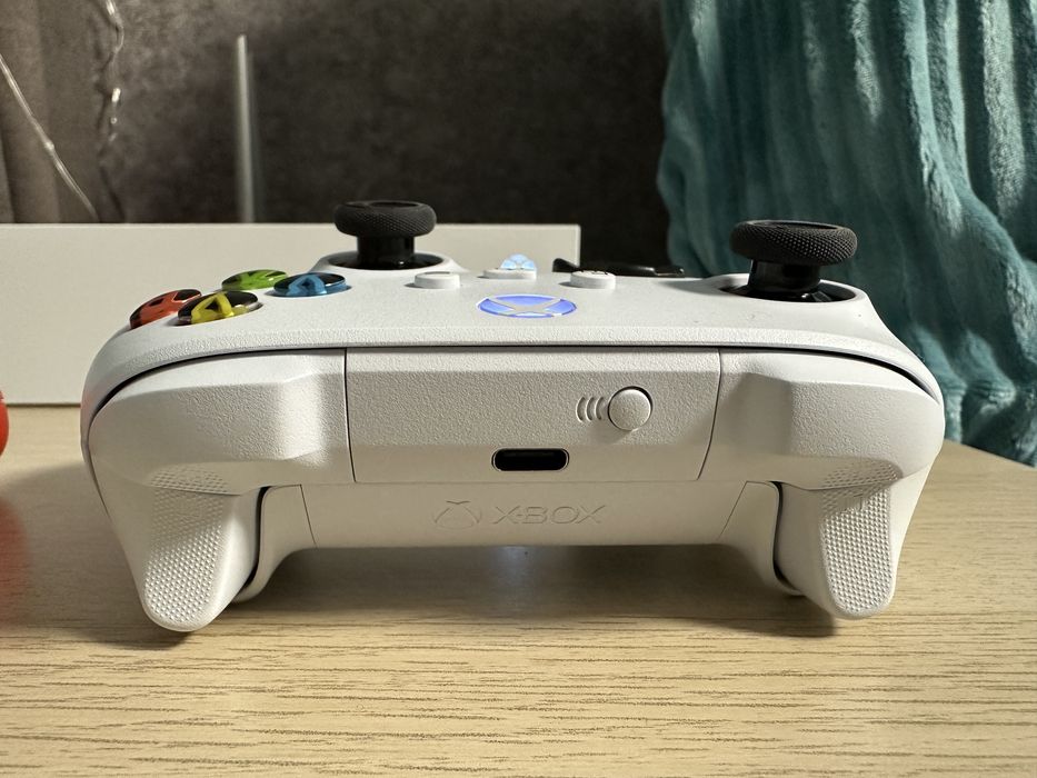 Продам XBOX series S + 2 геймпада