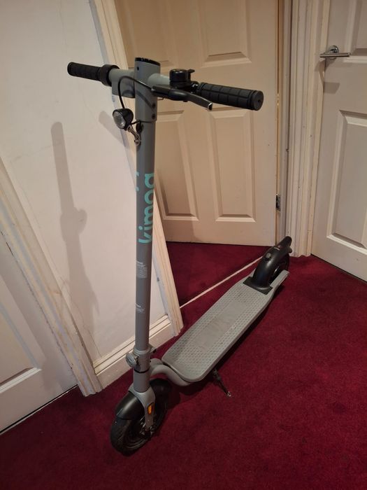 Vând trotineta electrica