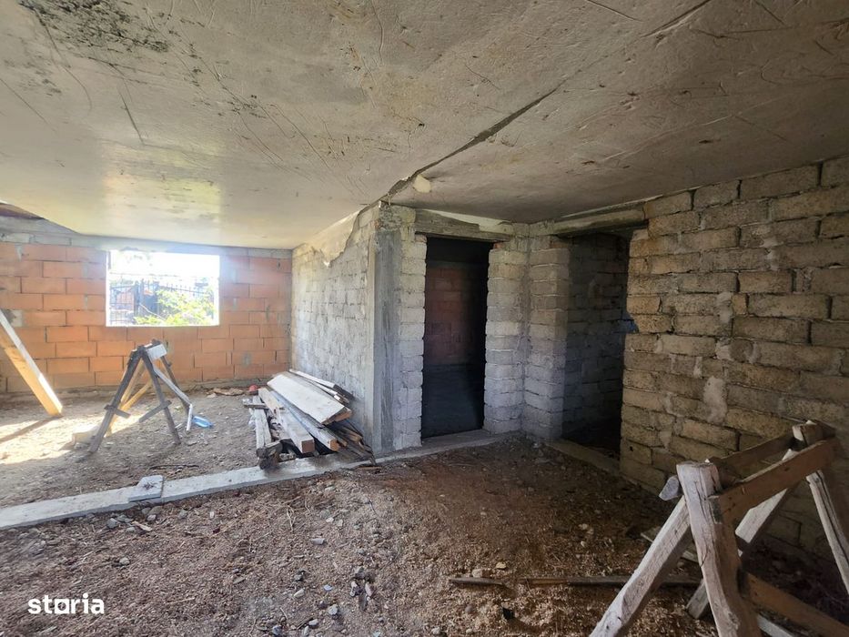 Vila la rosu situata in Bacau str Ciresoaei