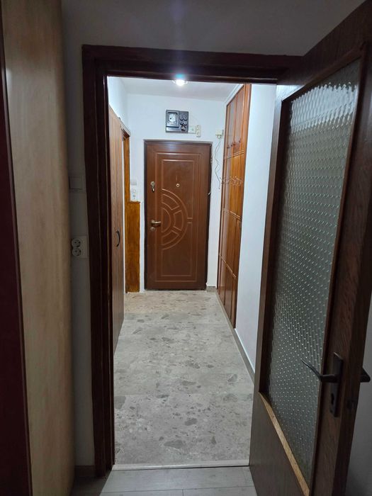 Închiriez apartament cu 2 camere semidecomandat în Oradea str Galileo Galilei