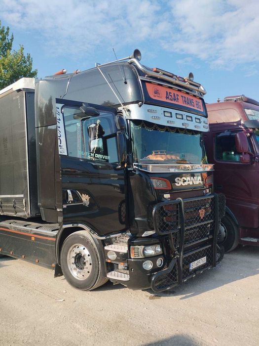 Влекач Scania R520