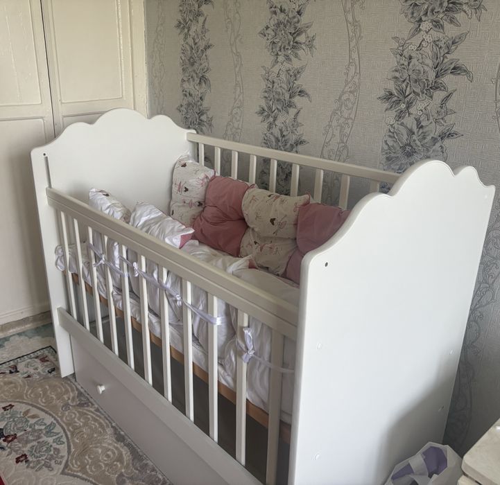 Манеж детский с маятником