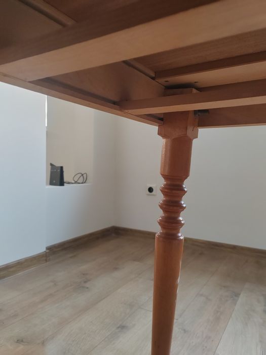 Разтегателна трапезна маса