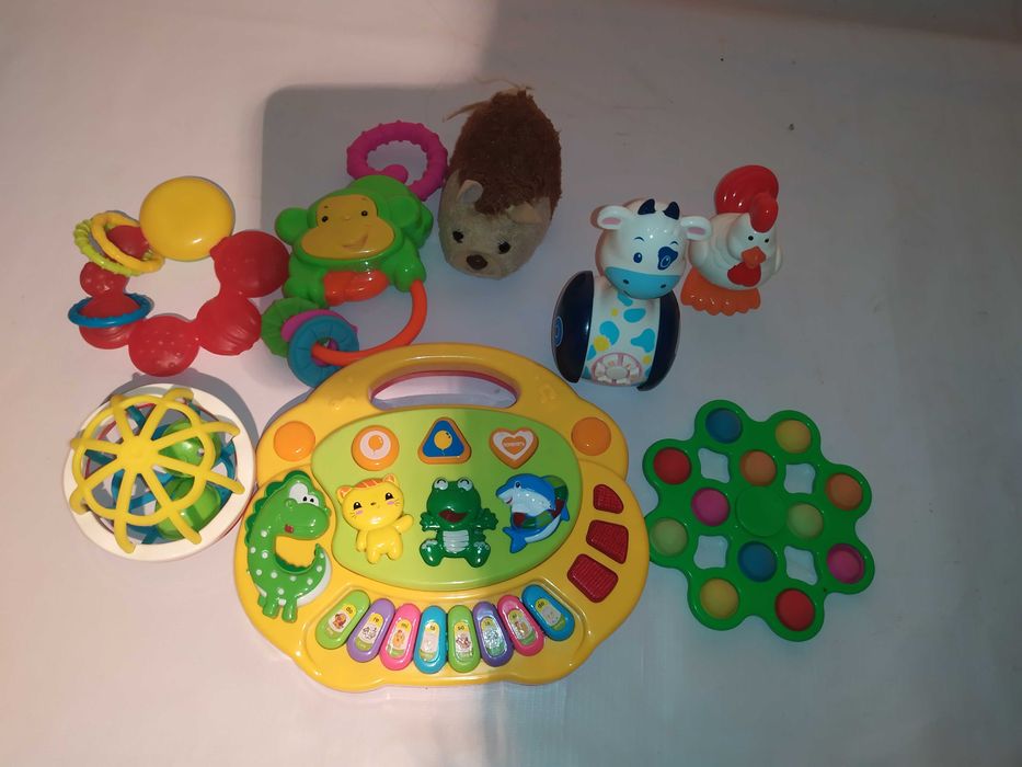 Игрушки развивающие для малышей
