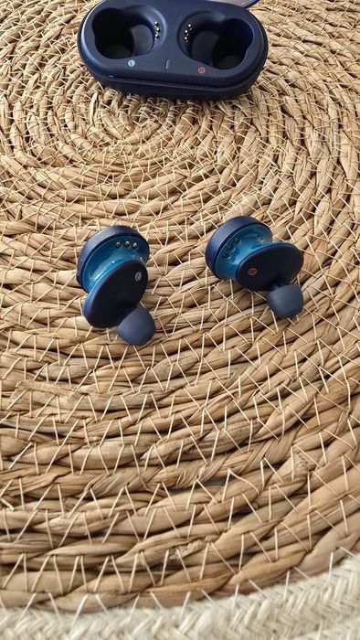 Casti Sony Wf-XB700 cu defect