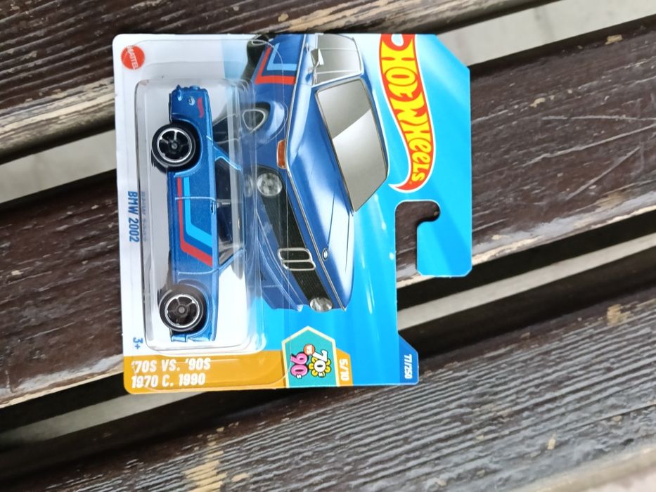 Продам машинку хот вилс бмв 2002 полностью новая