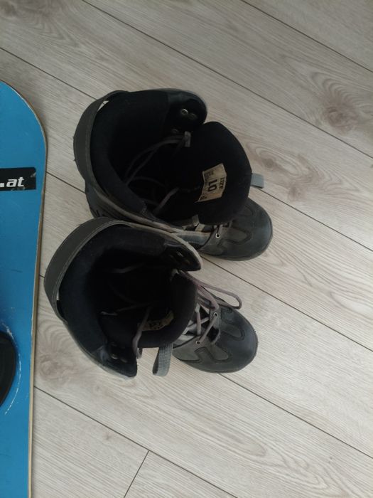 Vând Placa Snowboard și boots