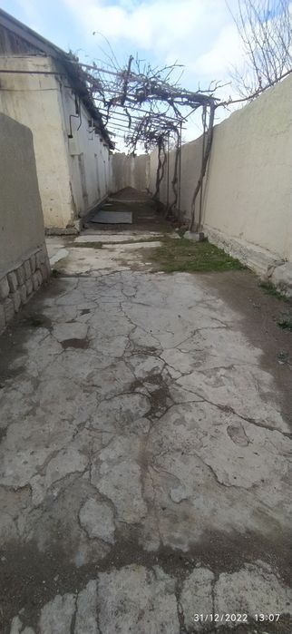 Uy sotiladi 20 so'tig'li uy srochna narxini kelishamiza kelishtiramiz