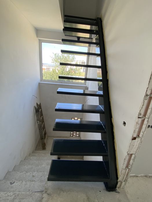 Scări interioare/exterioare/flotante/simple/trepte rotunde