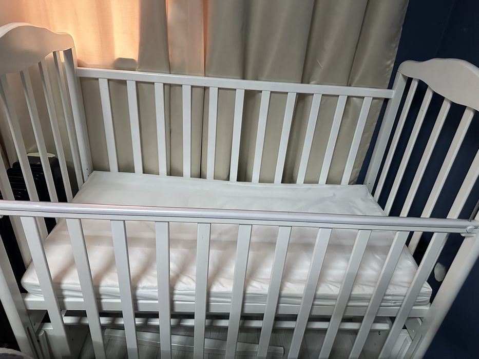 Продам срочно детский манеж с маятником