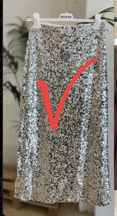 Продам  юбку с пайетками прямая
