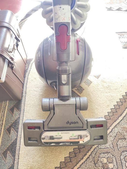 Aspirator fără sac Dyson DC 37