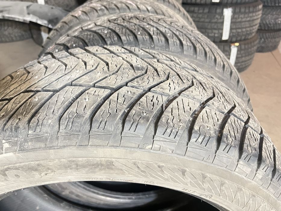 Зимние шины R18 235/45 Yokohama