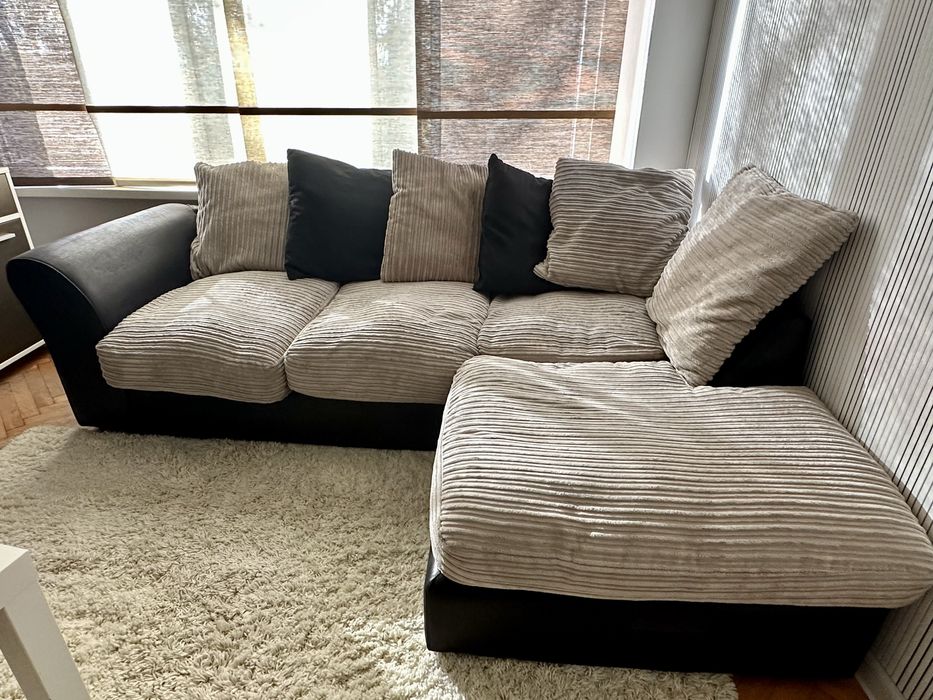 Текстилен диван с лежанка