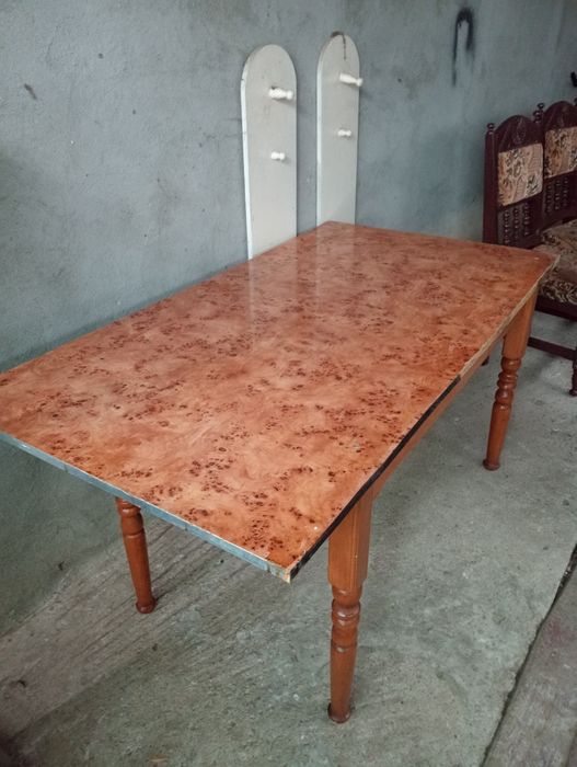 Vând masa cu 4 scaune