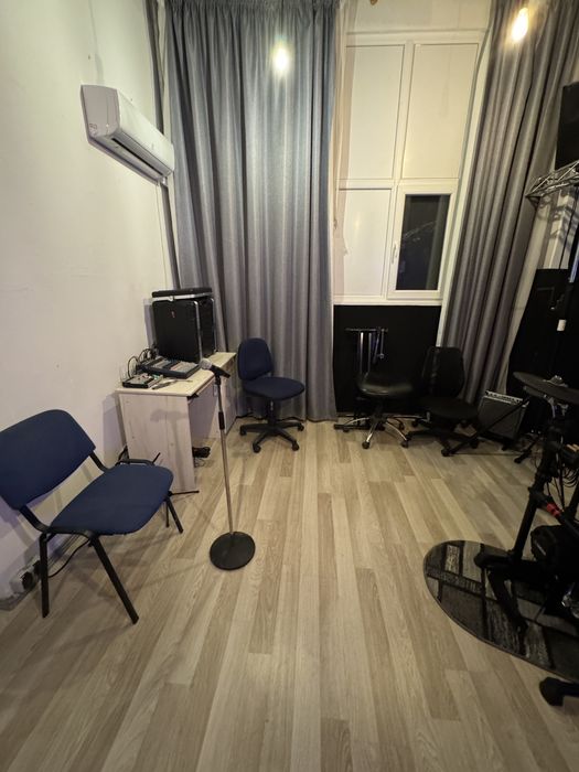 Sala de repetitii complet utilata (trupe, banduri, formatii)